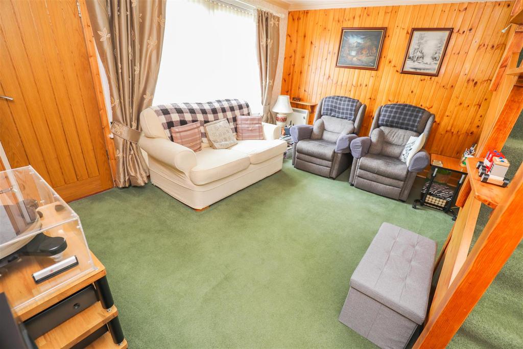 Greenloanings, Kirkcaldy 2 bed terraced house £78,995