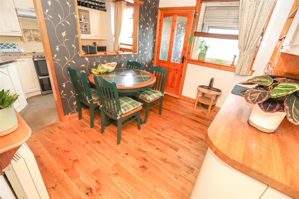 Greenloanings, Kirkcaldy 2 bed terraced house £78,995