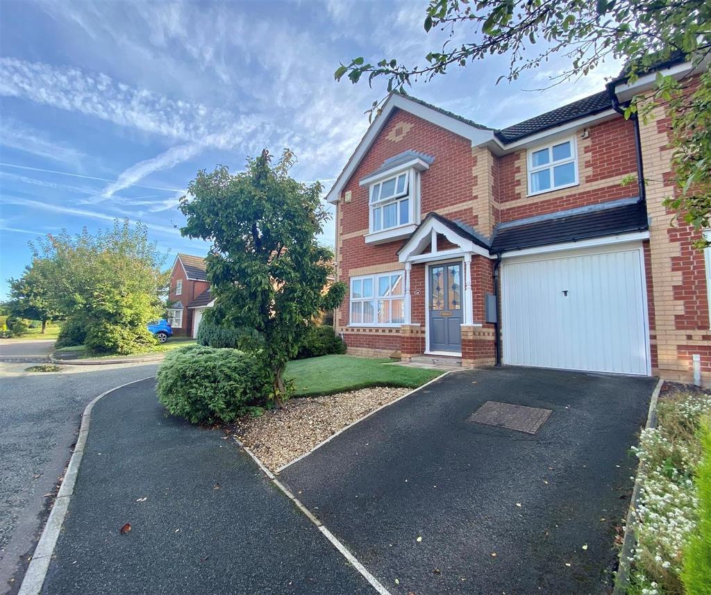 Beverley Way, Macclesfield 3 bed semidetached house £350,000