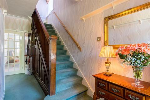 4 bedroom semi-detached house for sale - Otley Old Road, Lawnswood, LS16