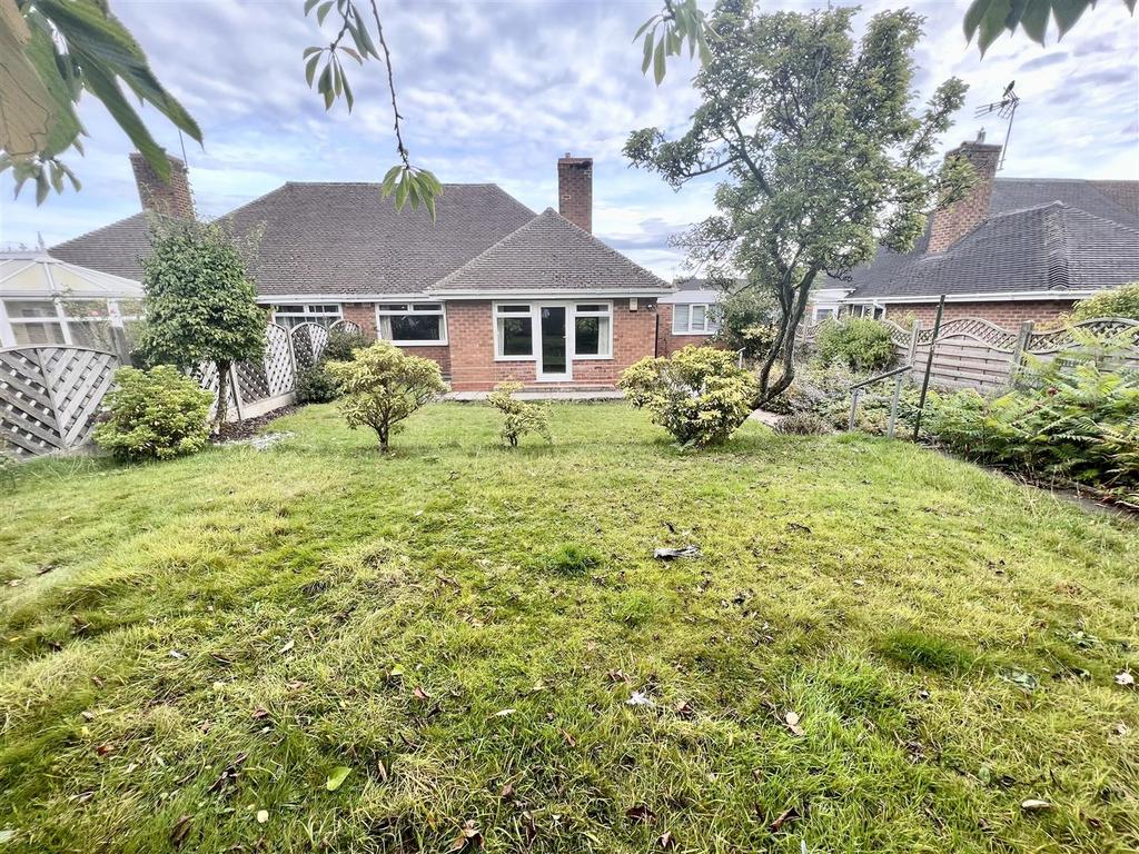 Shakespeare Drive, Shirley, Solihull 2 bed semidetached bungalow for
