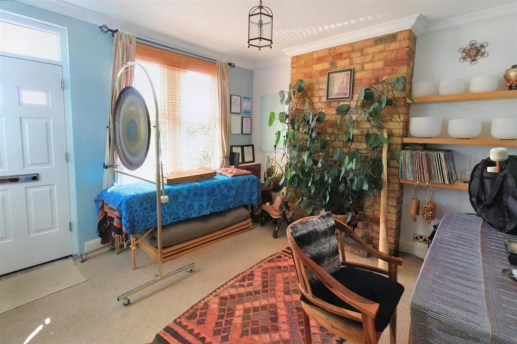 Priory Road, Gedling, Nottingham 2 bed terraced house for sale £180,000