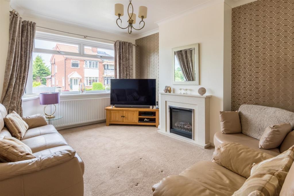 Woodhill Rise, Cookridge, LS16 7DB 2 bed semidetached bungalow £280,000