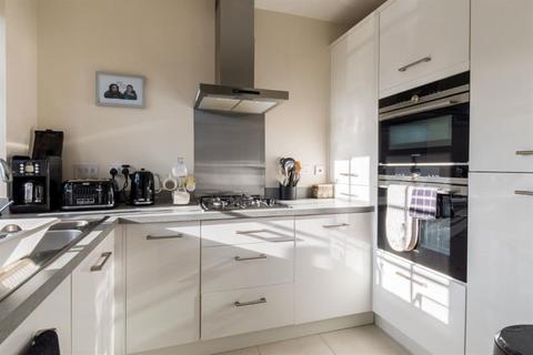3 Bletchley Fold, Horsforth, Leeds, LS18 4FY
