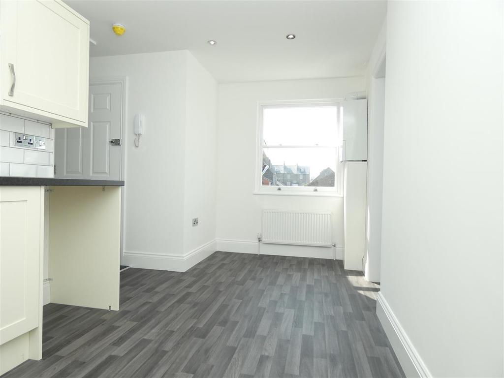 Addington Street, Ramsgate 1 bed flat £850 pcm (£196 pw)