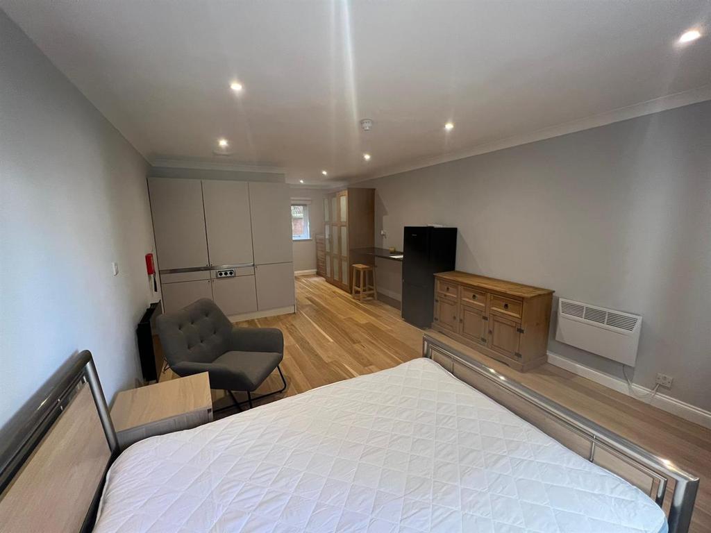 Marlow Bottom, Marlow, SL7 Studio £850 pcm (£196 pw)