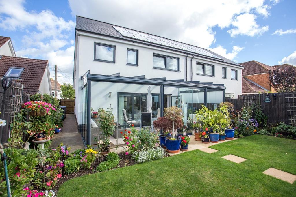 New House Close, Canterbury 3 bed semidetached house £500,000