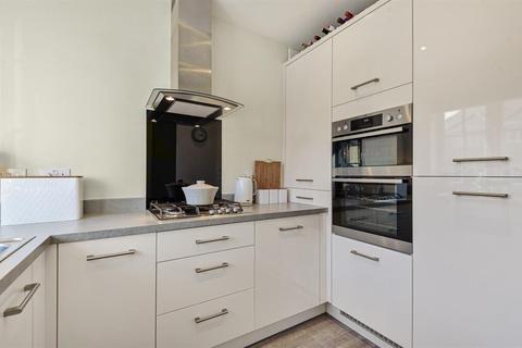 7 Bletchley Way, Horsforth, Leeds, LS18 4FZ