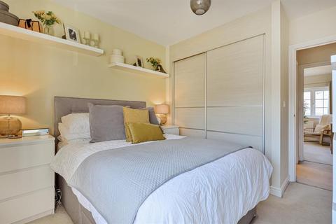 7 Bletchley Way, Horsforth, Leeds, LS18 4FZ