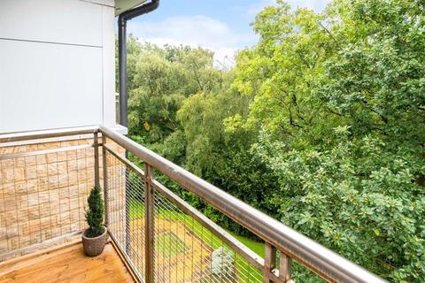 24 Brodwell Grange, Leeds, LS18 4AU