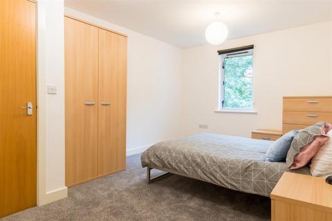 24 Brodwell Grange, Leeds, LS18 4AU