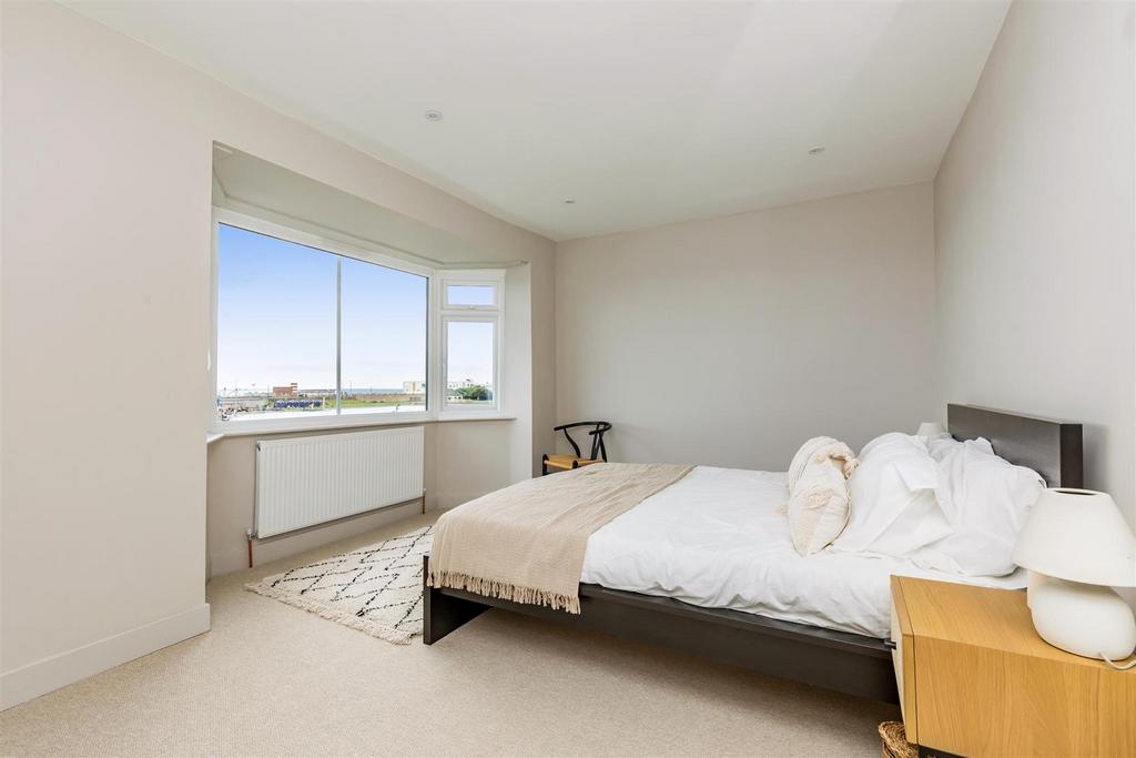 Kingsway 297-9.JPG