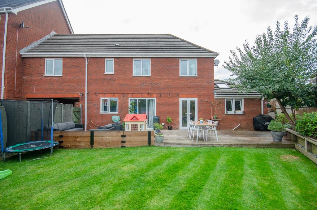Colliers Break, Emersons Green, Bristol, BS16 7EE 3 bed terraced house