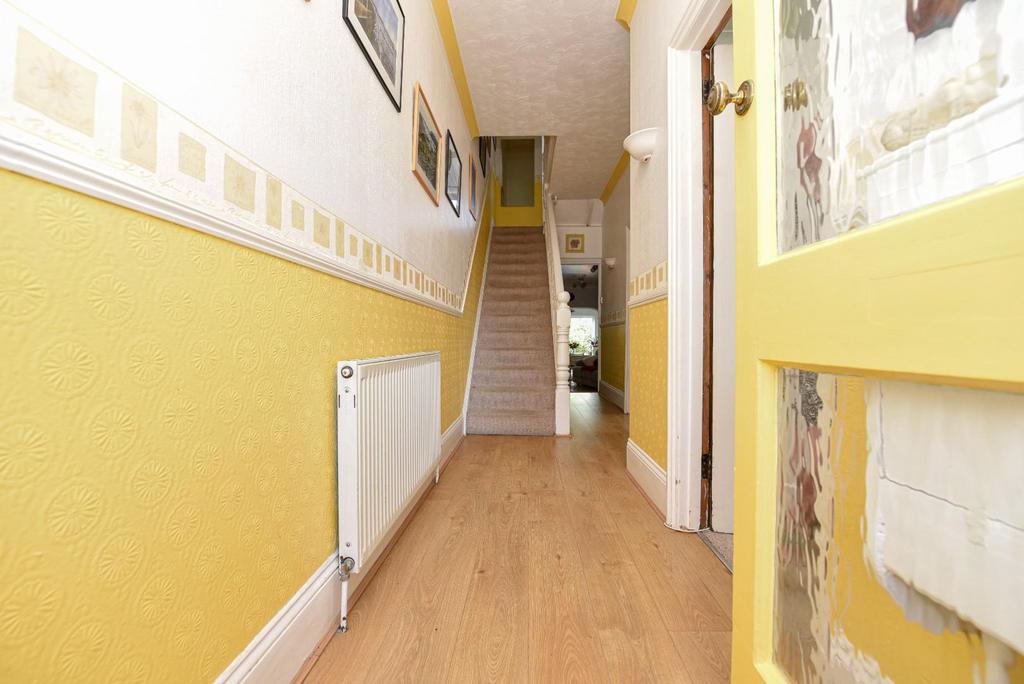 Grove Road, Sandown 4 bed semidetached house £400,000