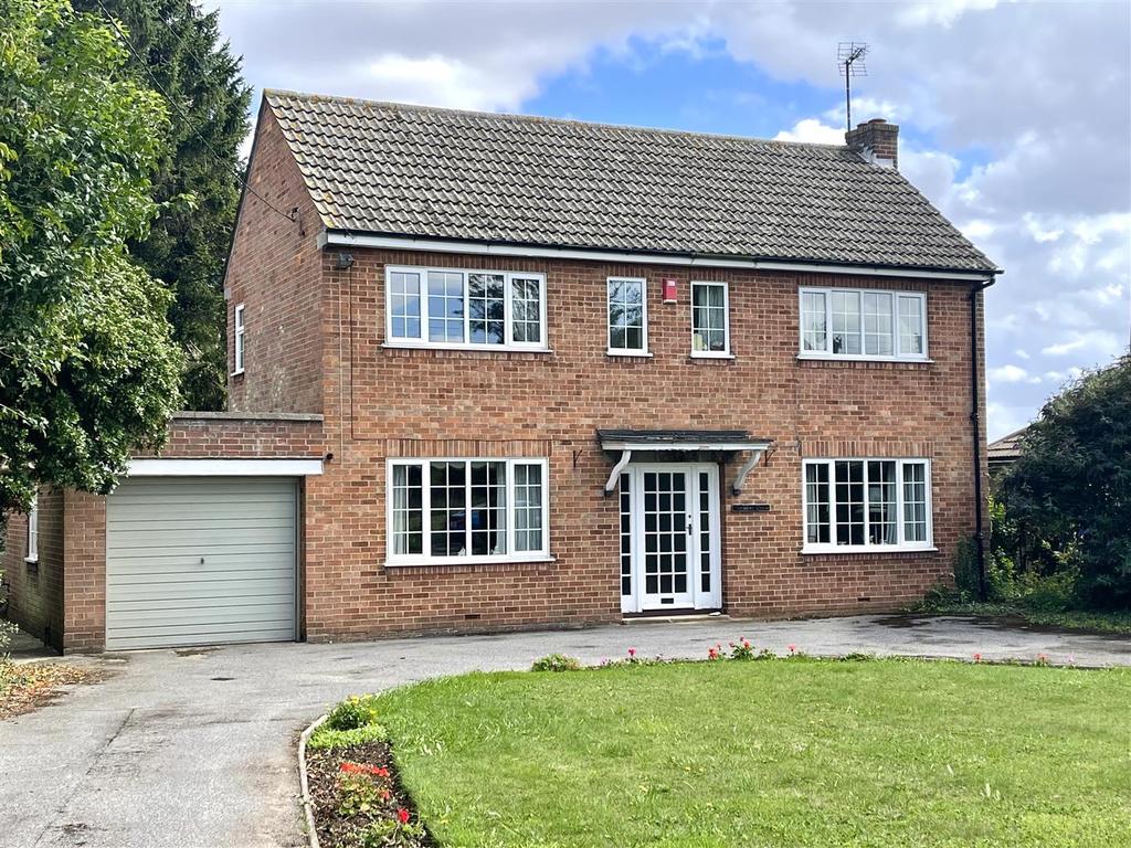 Boston Road North, Holbeach, Spalding 3 bed detached house for sale £