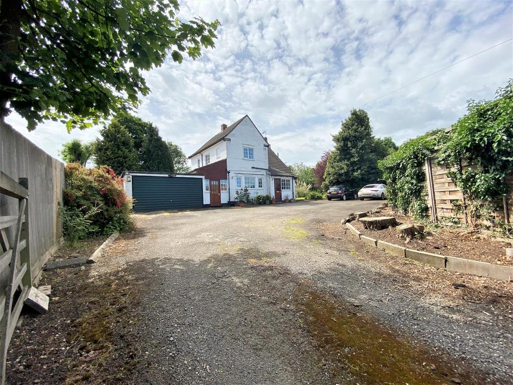 The Mullions, Lincoln Road, Tuxford... 3 bed detached house £350,000