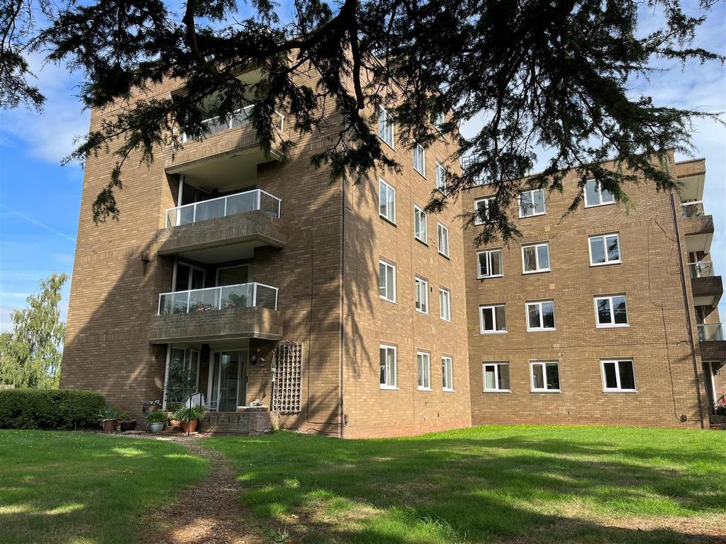 Glenavon Park, Stoke Bristol... 3 bed flat £350,000