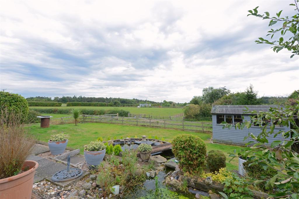 Yeaton, Near Baschurch, Shrewsbury 3 bed detached bungalow for sale £