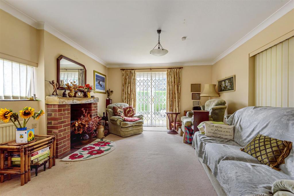 Broadleas Road, Devizes 3 bed detached bungalow £395,000