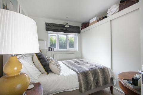 33 Stuart Road, London, SE15 3BE