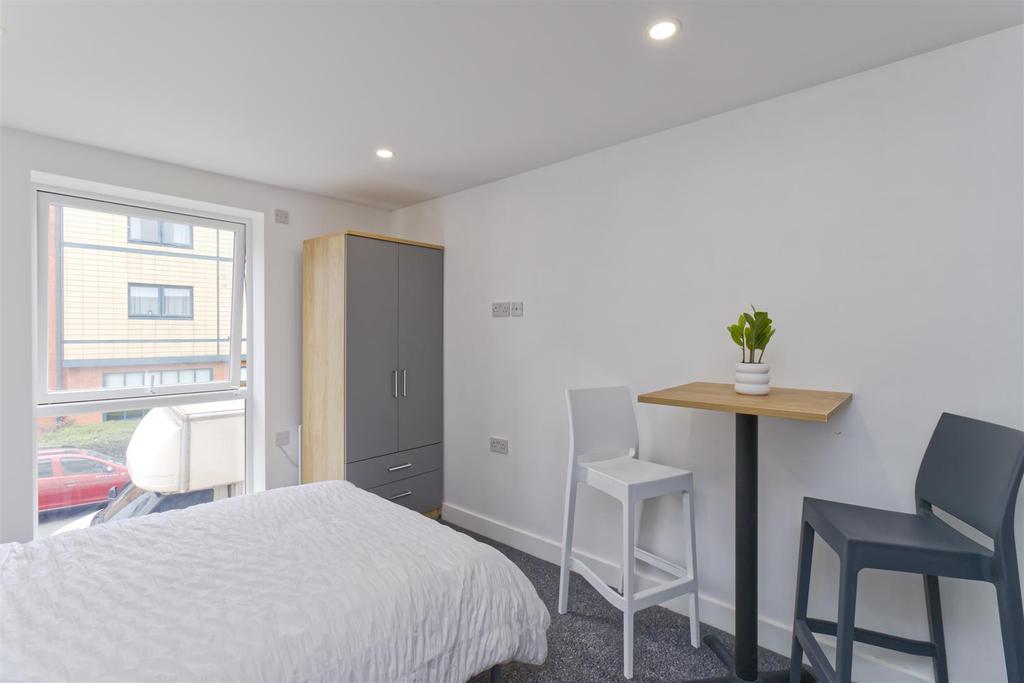 Lower Holyhead Road, Coventry Studio £650 pcm (£150 pw)