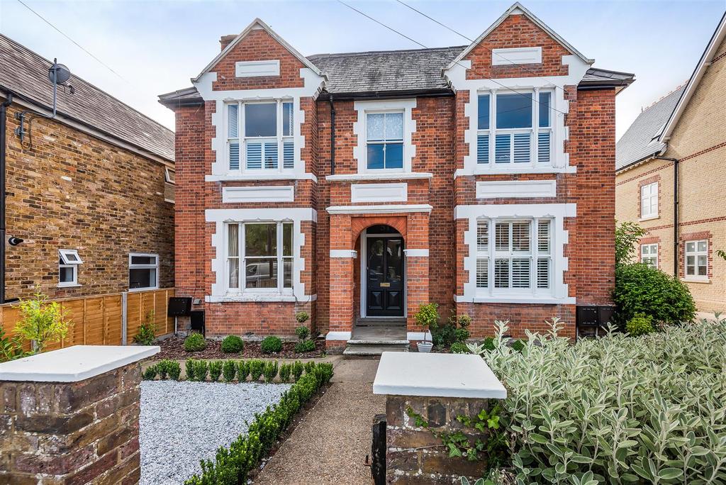 Frances Road, Windsor 2 bed apartment £2,000 pcm (£462 pw)