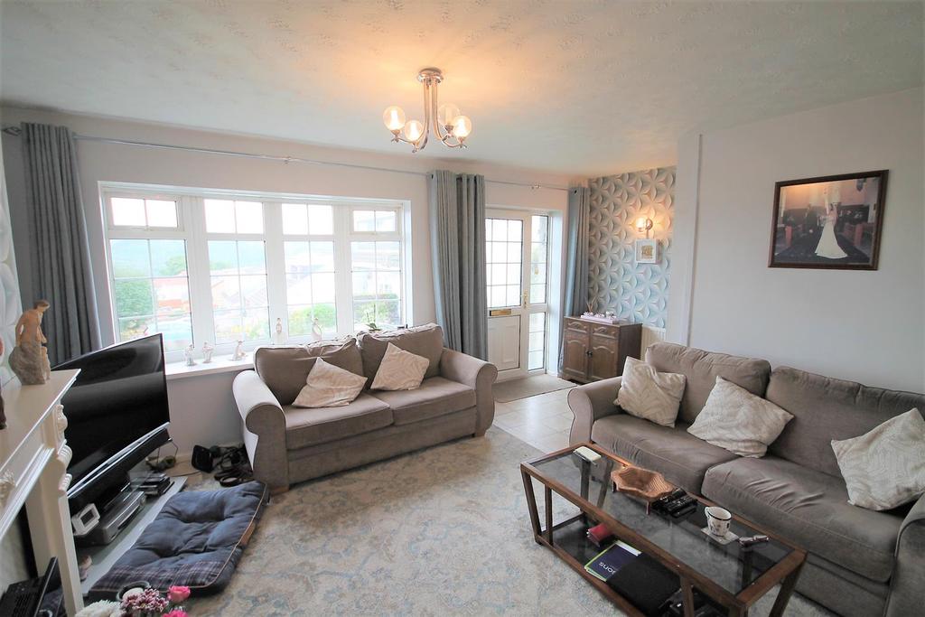 Elmgrove Close, Pontypridd 3 bed semidetached house £175,000