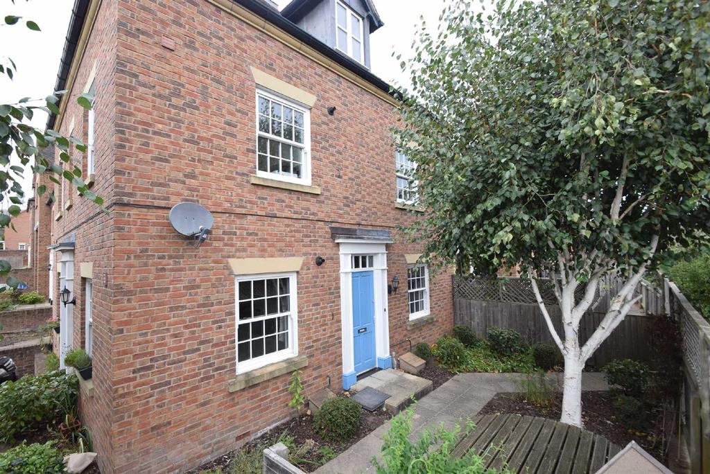 Llewellyn Place, Frankwell, Shrewsbury 2 bed apartment £235,000