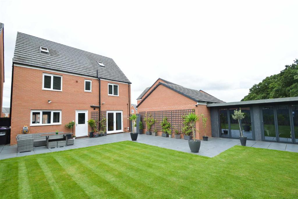 Broadhead Drive, Archery Fields... 5 bed detached house £435,000