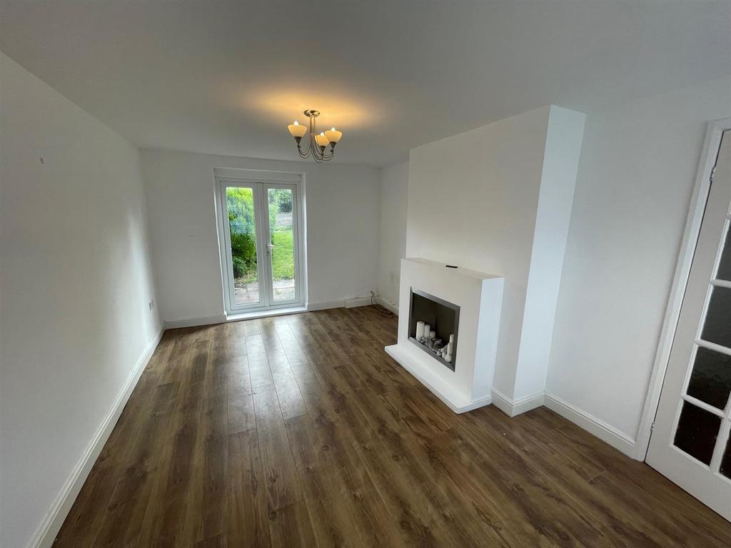 Chestnut Grove, Lowton 2 bed semidetached house £150,000