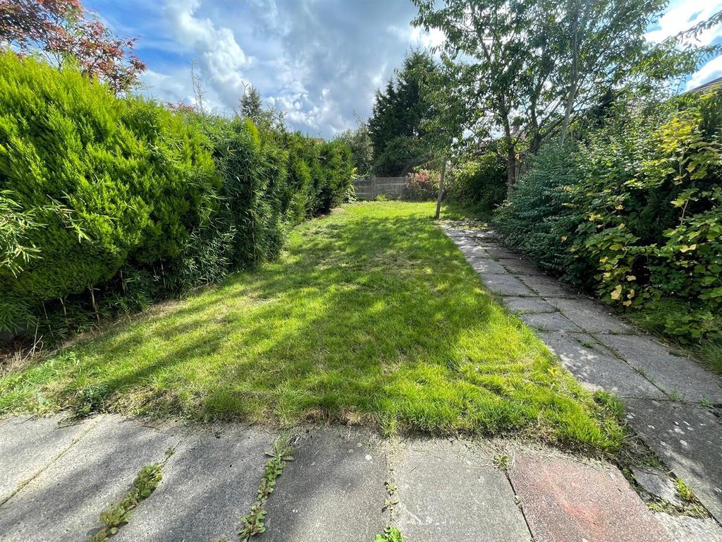 Chestnut Grove, Lowton 2 bed semidetached house £150,000
