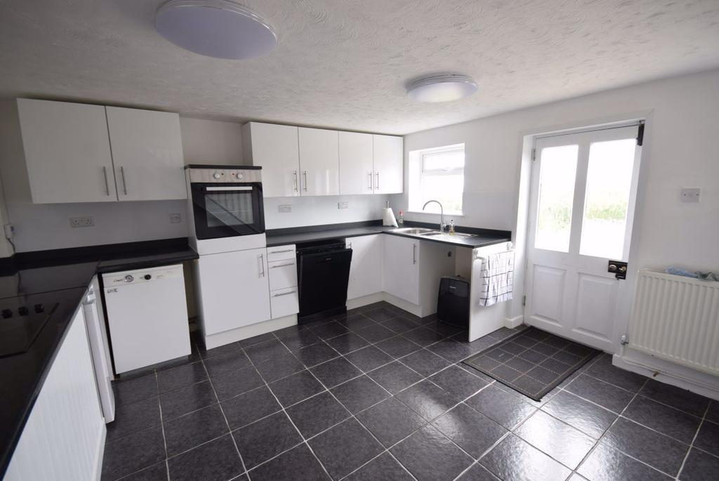 Meadowville, Horns Cross, Bideford 2 bed house £795 pcm (£183 pw)
