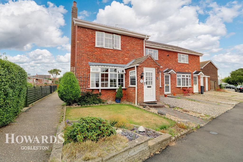 Anglian Way, Hopton 2 bed end of terrace house £200,000