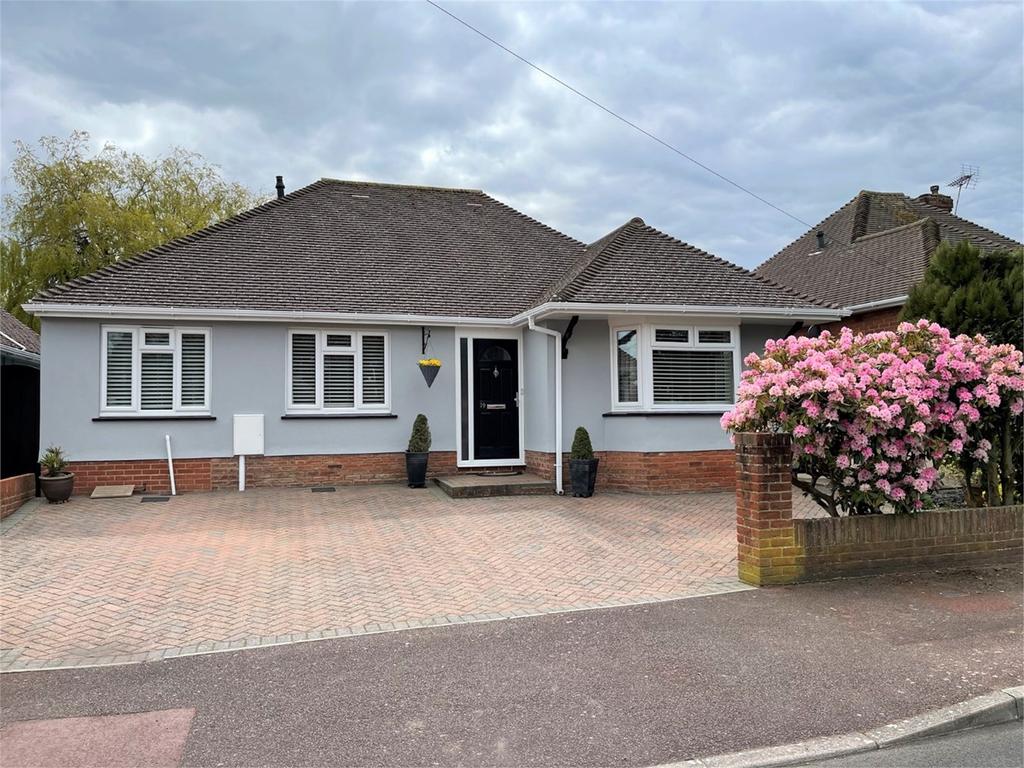 Rowland Avenue, Gillingham, Darland, ME7 2 bed detached bungalow £435,000