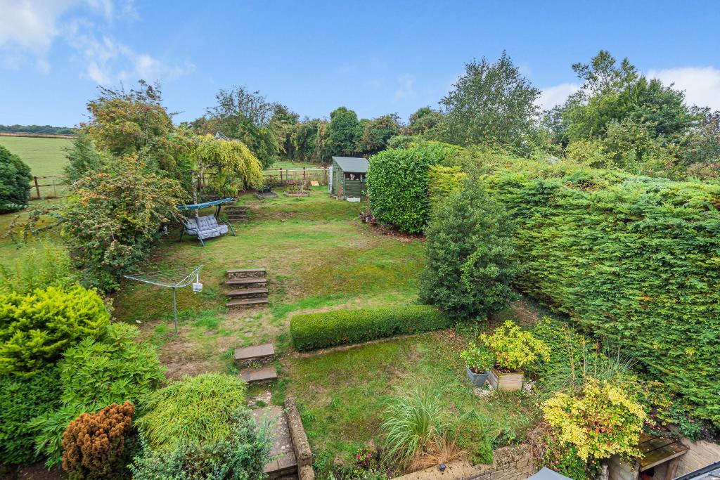 Finstock, Oxfordshire, OX7 5 bed end of terrace house £600,000