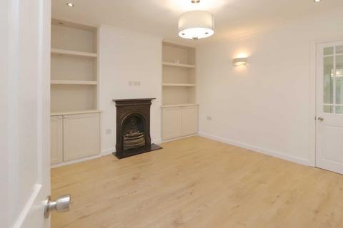 3 bedroom semi-detached house to rent, Green Wrythe Lane, Carshalton
