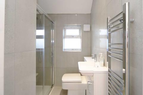 3 bedroom semi-detached house to rent, Green Wrythe Lane, Carshalton