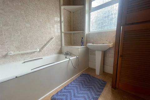49 Oxford Road, Carshalton, SM5 3QZ