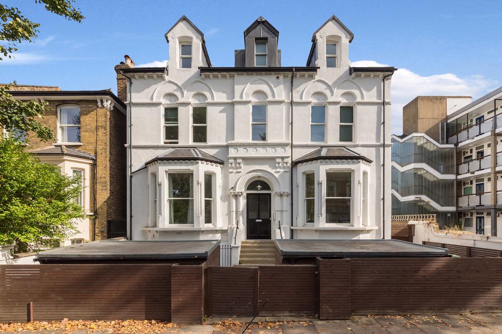 Barry Road, East Dulwich, SE22 2 bed apartment for sale £500,000