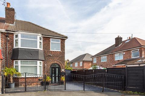3 bedroom semi-detached house for sale - Halsey Close, Chadderton, Oldham