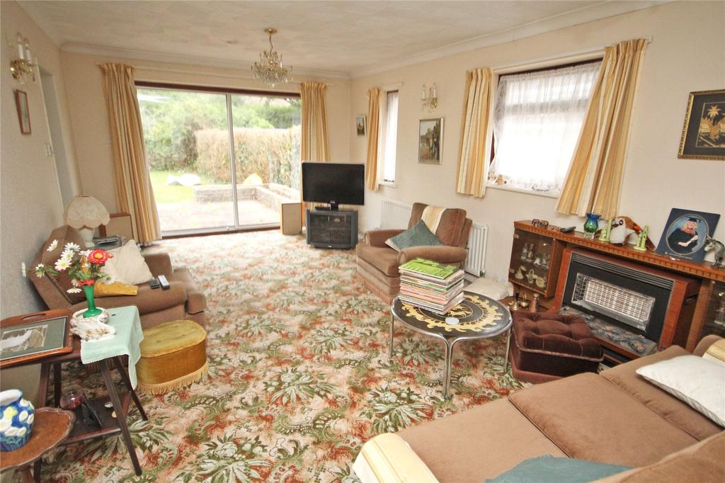 Dilly Lane, Barton on Sea, New Milton, Hampshire, BH25 3 bed bungalow