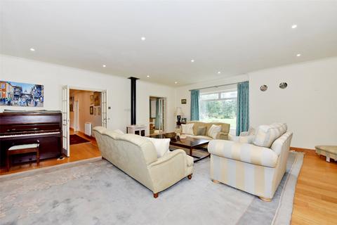 6 bedroom detached house to rent, School Lane, Medmenham, Marlow, Buckinghamshire, SL7