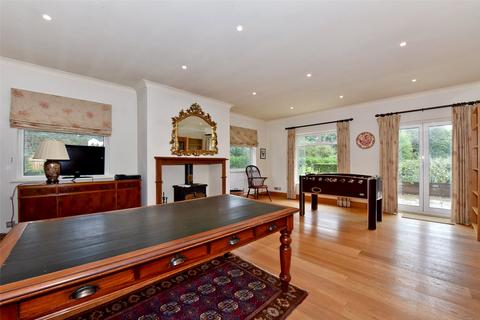 6 bedroom detached house to rent, School Lane, Medmenham, Marlow, Buckinghamshire, SL7