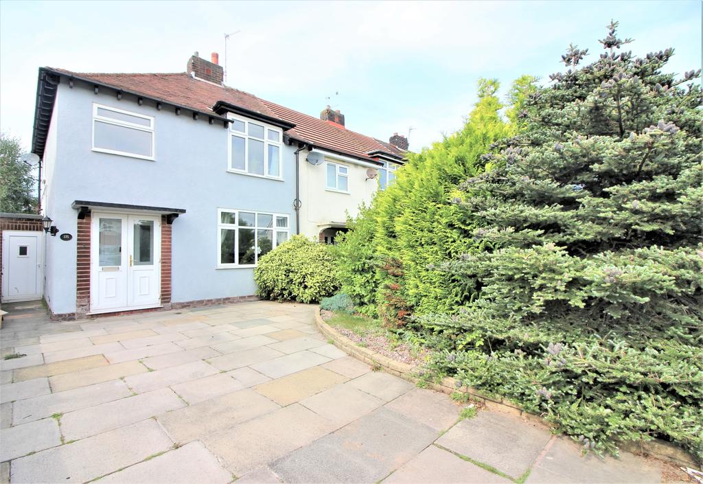 Balmoral Drive, Southport, PR9 3 bed semidetached house £950 pcm (£