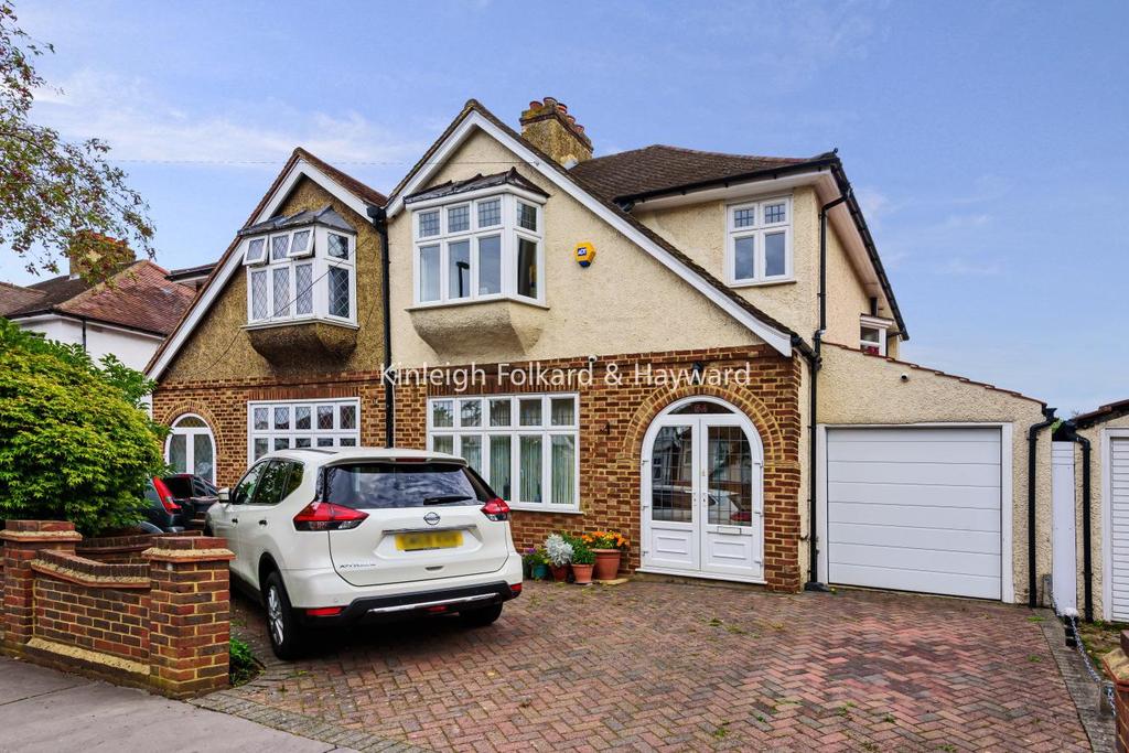 Shirley Way, Croydon 3 bed semidetached house £600,000