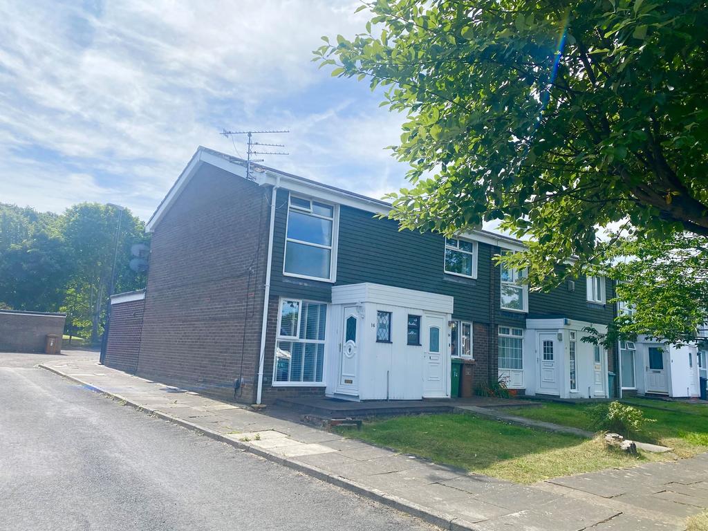 Maree Close, Moorside, Sunderland, Tyne and Wear, SR3 2QZ 2 bed flat £95,000