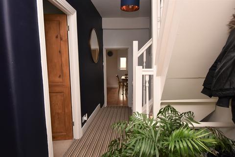 2 bedroom flat for sale - Newbury Road, Highams Park , London. E4 9JH
