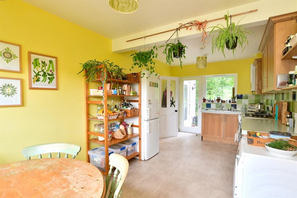 Kitchen/ Dining Room