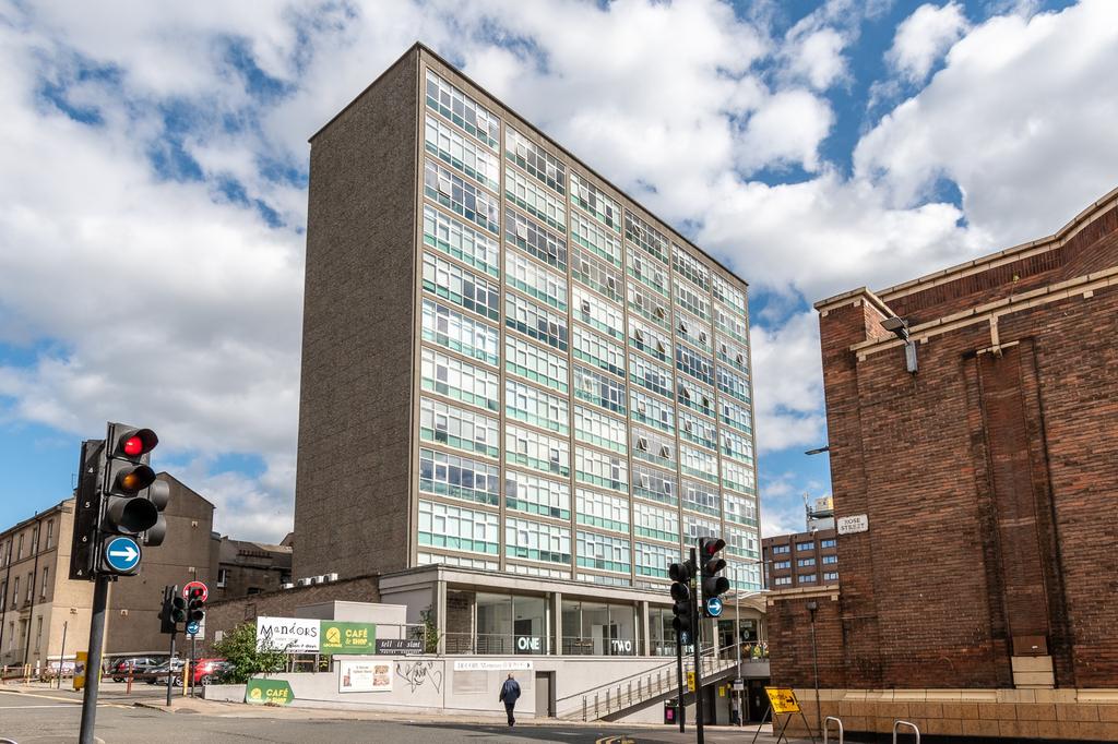 Fleming House, Flat 5/2, City Centre... 2 bed flat £1,200 pcm (£277 pw)