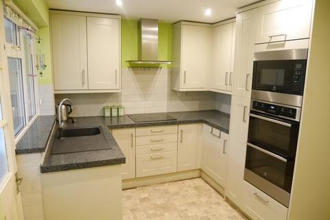 2 bedroom end of terrace house for sale - Hathaway Drive, Macclesfield, Cheshire, SK11 8DF